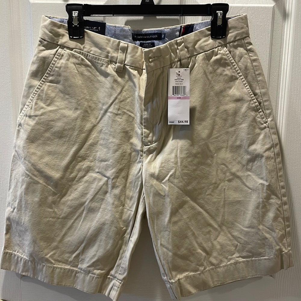 Tommy Hilfiger men’s classic fit khaki shorts size 32